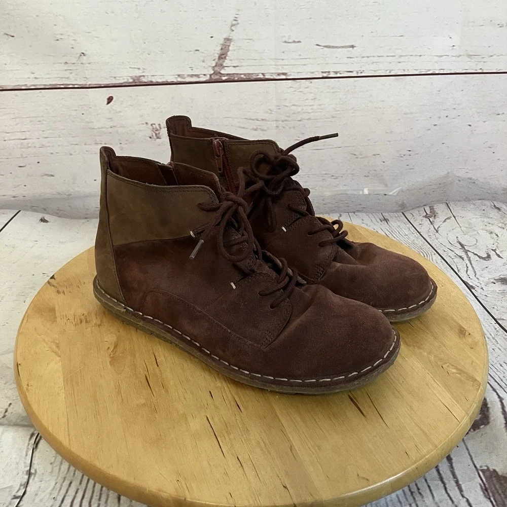Clarks‎ Boots Womens Sz 7 Tamitha Key brown suede and leather lace-up ankle